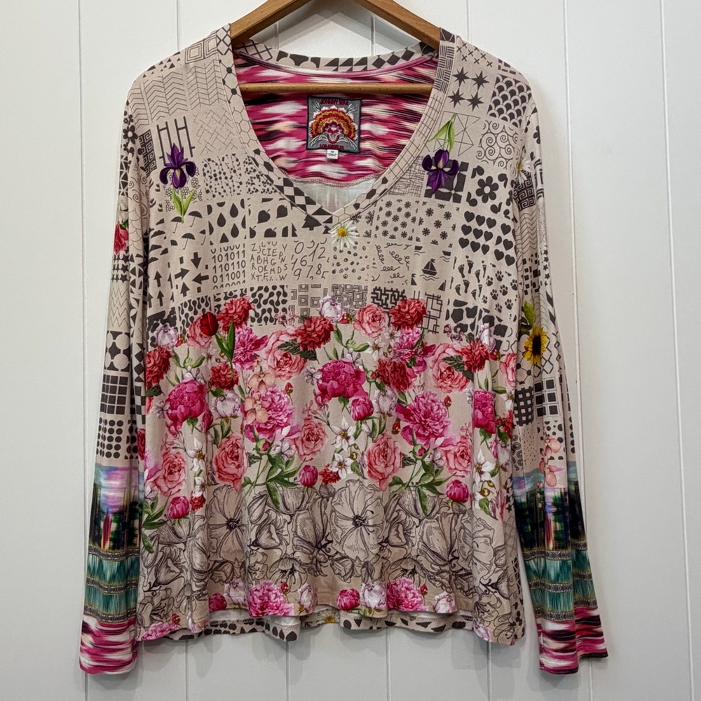 Johnny Was Mystery Print Floral Ladies V-Neck Boho Chic Top Multicolor Blouse M